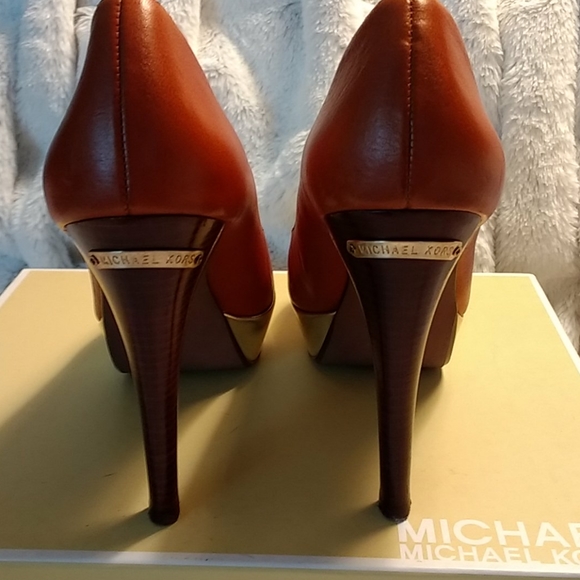 🌠HP🌠 x 2 Michael Michael Kors Luggage/Gold Lana Platforms - Picture 5 of 9